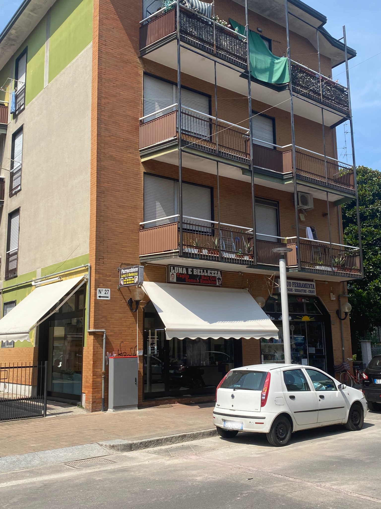 Locale commerciale in Vendita San Giuliano Milanese, Via Filippo Turati 29
