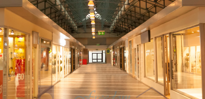 Locale commerciale via Cassinari – Santa Giulia- Milano (Rif. IFM161)