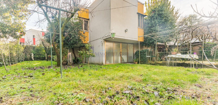 Villa bifamiliare Via Primavera n.7 San Donato Milanese (Rif. SDIFN98)