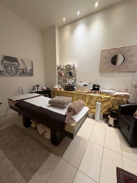 Attività di centro estetico-Porta Romana, Cadore, Montenero Via Comelico, 18 (Rif. IFM204)