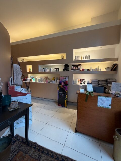 Attività di centro estetico-Porta Romana, Cadore, Montenero Via Comelico, 18 (Rif. IFM204)