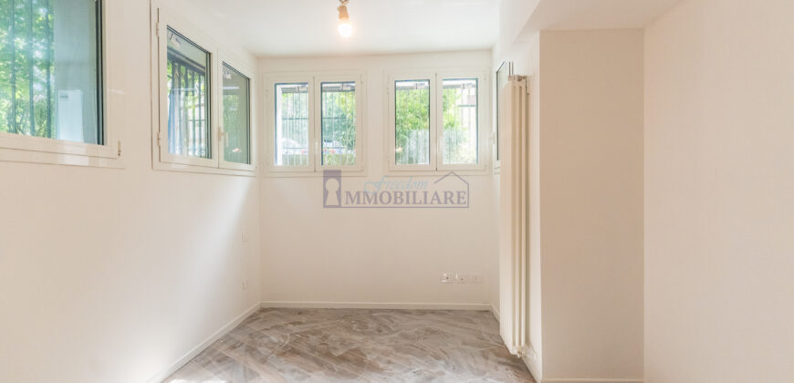 Bilocale recentemente e completamente  via delle Primule 4, Lorenteggio, Milano (Rif. IFM214)